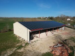 Bâtiment agricole photovoltaïque en autofinancement, dans le Tarn.