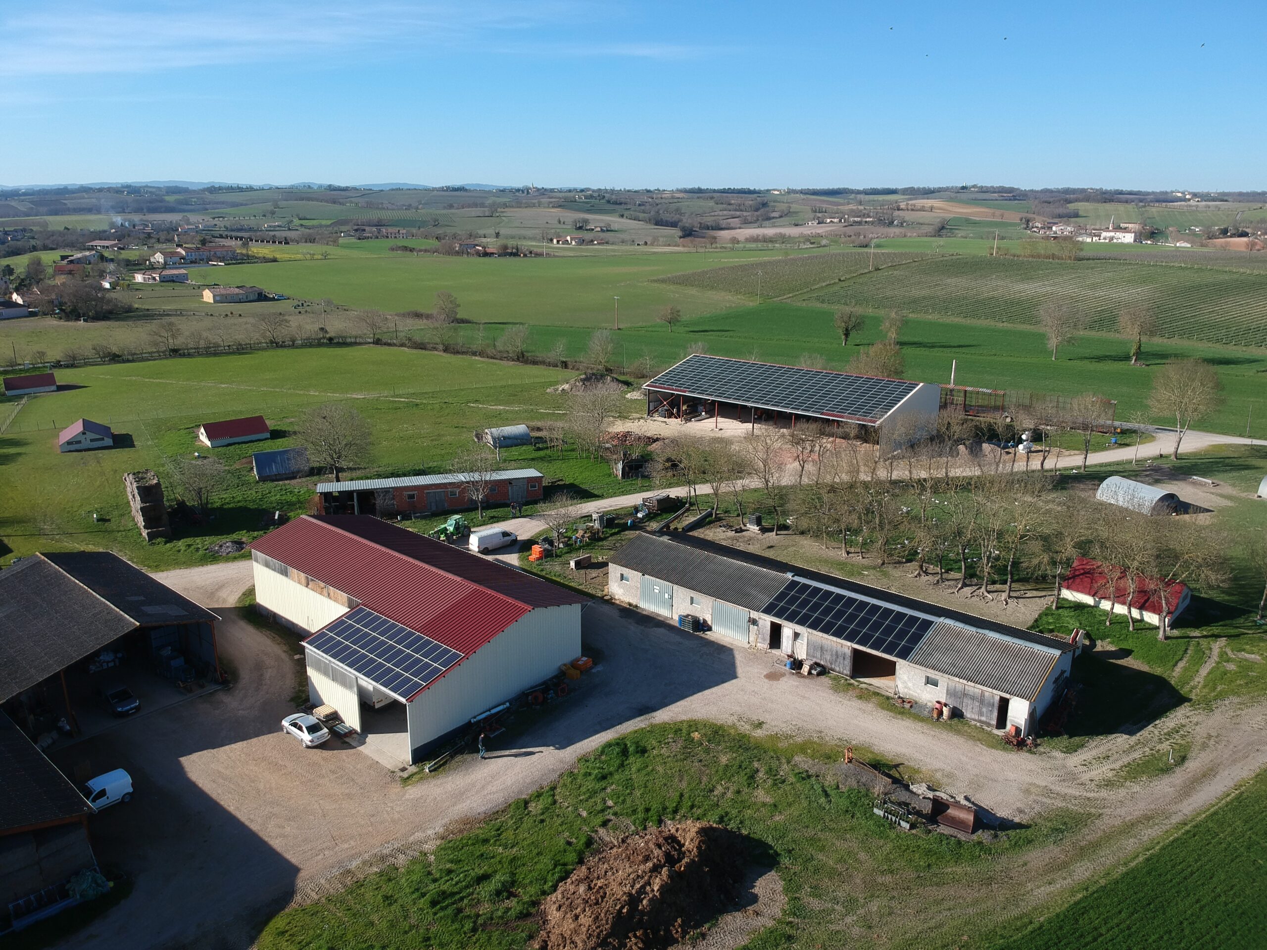 Bâtiment agricole photovoltaïque en autofinancement, dans le Tarn.