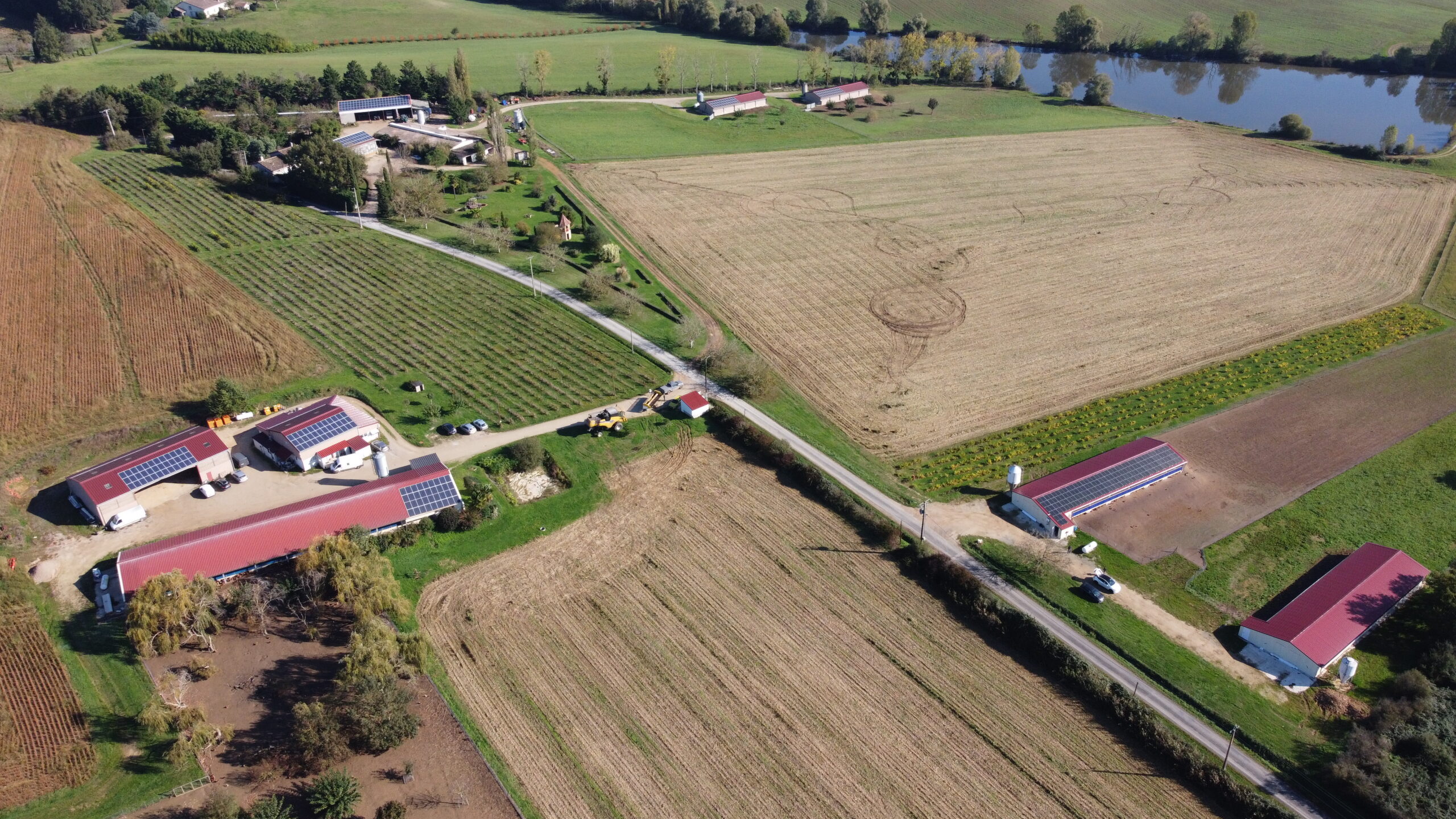 Panneaux solaires en autofinancement sur hangars agricoles