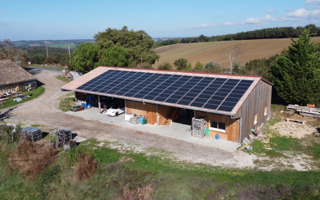 Installation photovoltaïque sur un bâtiment existant, de 36 kWc en revente totale, à Montgaillard dans le Tarn (81)